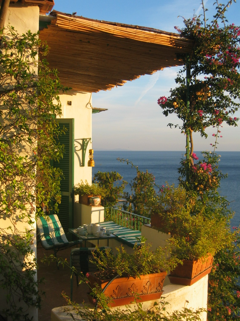 Apt_Terrazza_-_small_dining-sunning_terrace._Villa_Solare_1_